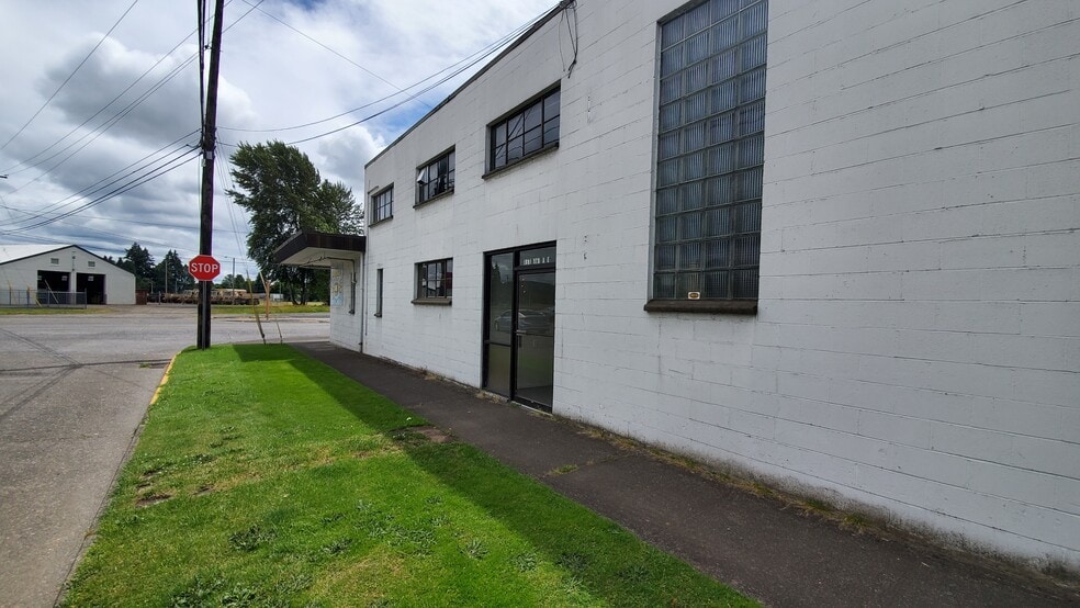 1801 9th Ave, Longview, WA for lease - Primary Photo - Image 2 of 10