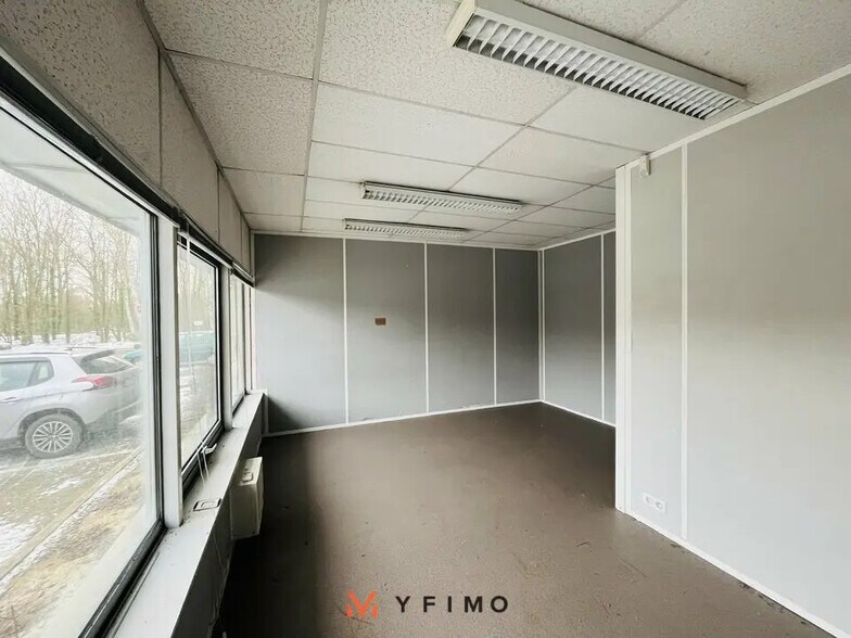 Flex in Trappes for lease - Interior Photo - Image 2 of 4