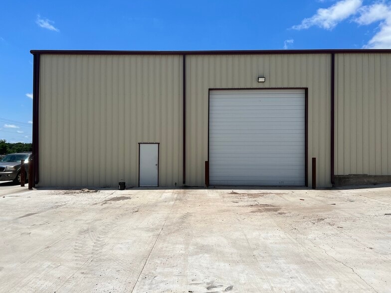 7066 Raymond Stotzer Pky, College Station, TX à louer - Photo du bâtiment - Image 3 de 11