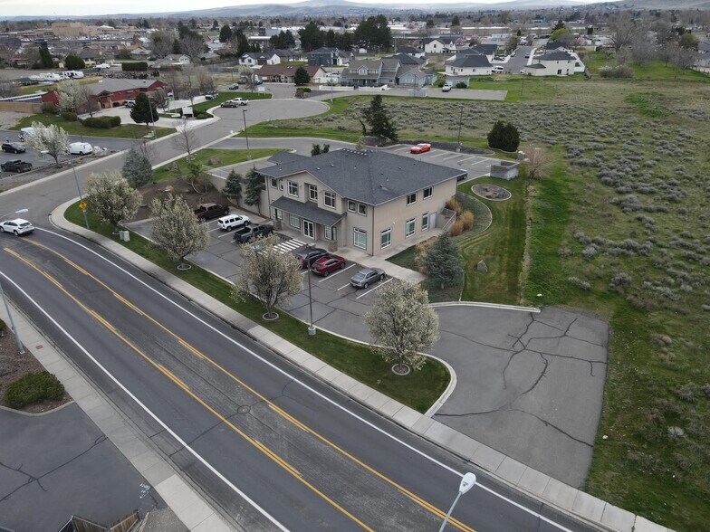 1123 N Grant Pl, Kennewick, WA à vendre - Photo du bâtiment - Image 3 de 18