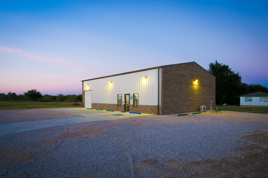 1725 NE 16th St, Newcastle, OK à vendre - Photo du bâtiment - Image 2 de 36