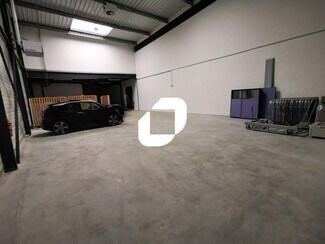 Plus de détails pour Local d'activités à louer
