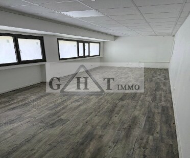 Industrial in Villeneuve-la-Garenne for lease - Interior Photo - Image 3 of 3