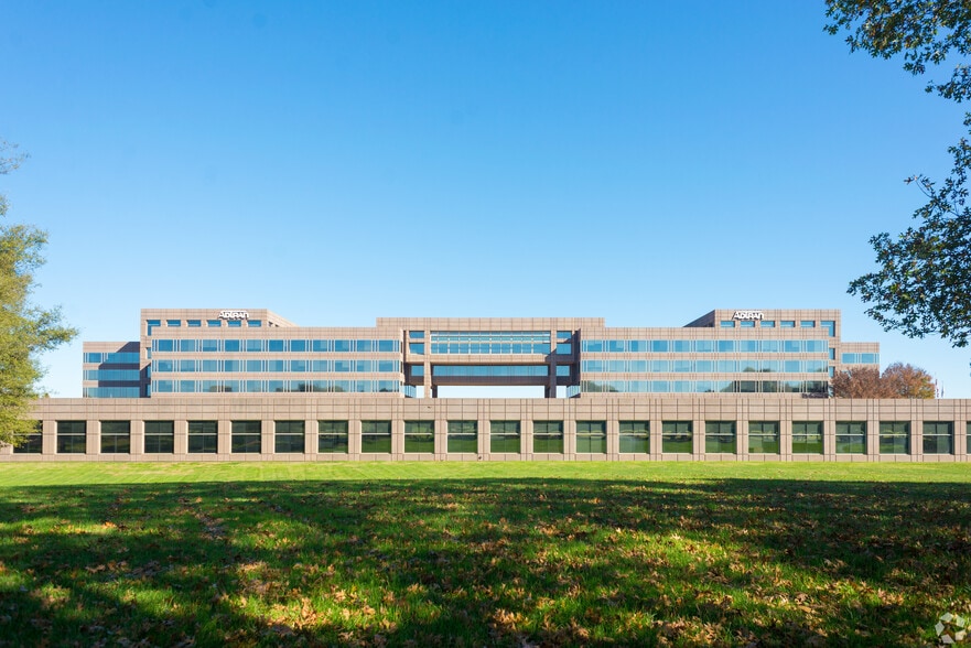 907 Explorer Blvd NW, Huntsville, AL à vendre - Photo du bâtiment - Image 1 de 21