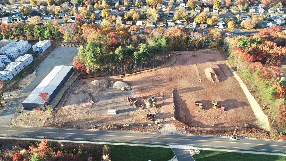 135 Business Drive park, Bristol, CT for lease - Building Photo - Image 2 of 4