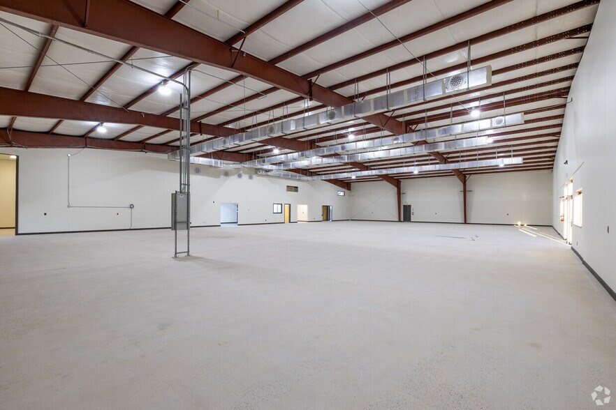 200 NE Commercial Cir, Keystone Heights, FL à vendre - Photo du bâtiment - Image 3 de 11