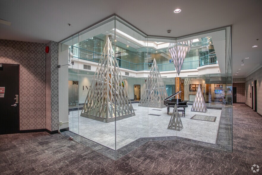 1505 2nd Ave W, Vancouver, BC à louer - Hall d’entrée - Image 2 de 7