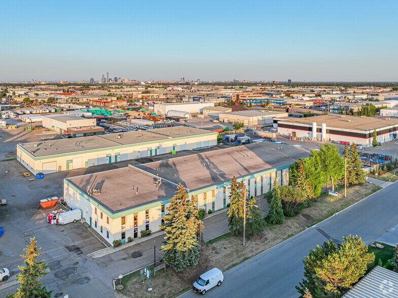 12017 160 St NW, Edmonton, AB à louer - Aérien - Image 2 de 4