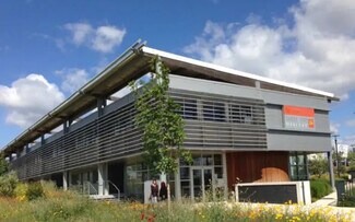 Plus de détails pour 40 Avenue Des Gardians, Castries - Local d'activités à louer