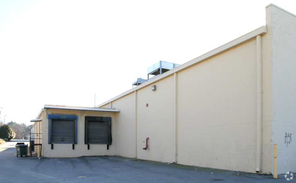 108-124 W Meadowview Rd, Greensboro, NC for lease - Building Photo - Image 2 of 13