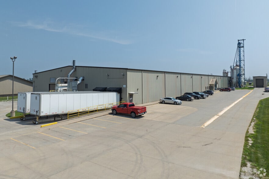 1210 N 14th St, Indianola, IA for sale - Primary Photo - Image 1 of 4