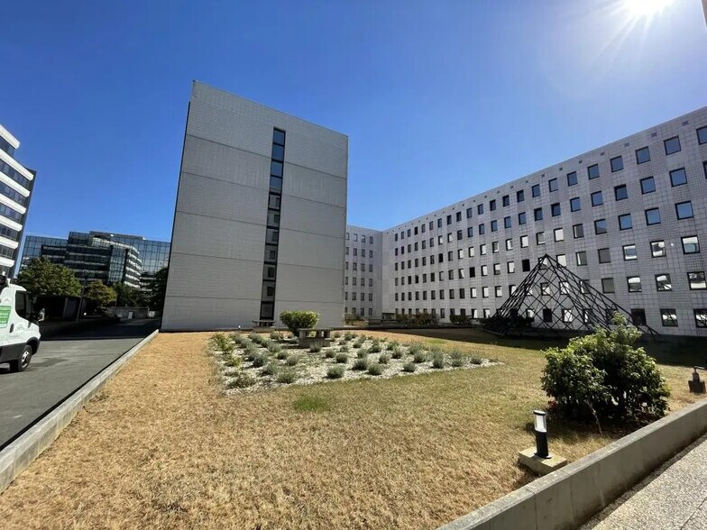 177 Avenue Georges Clemenceau, Nanterre à louer - Photo du bâtiment - Image 3 de 3