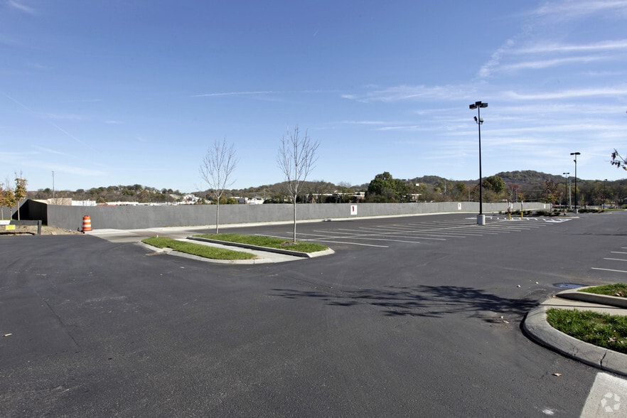 6710 Charlotte Pike, Nashville, TN for lease - Building Photo - Image 1 of 2