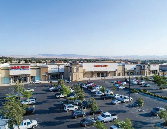 1301 W Pacheco Blvd, Los Banos, CA à louer - Photo du bâtiment - Image 3 de 6