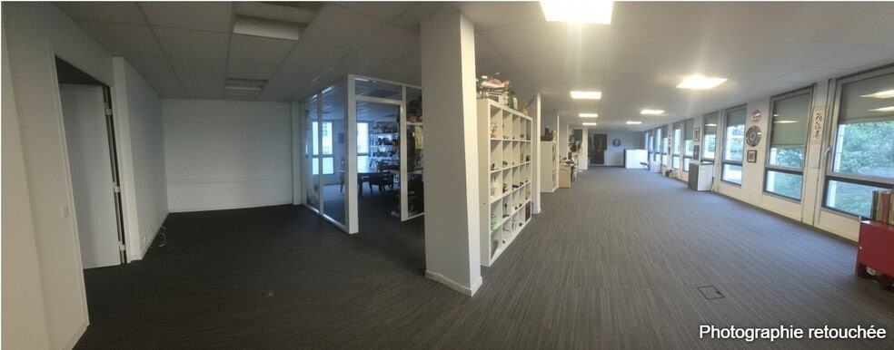 Office in Courbevoie for lease - Interior Photo - Image 3 of 7