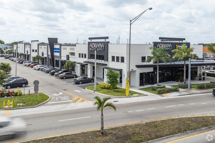 7802 NW 103rd St, Hialeah Gardens, FL for lease - Primary Photo - Image 1 of 4