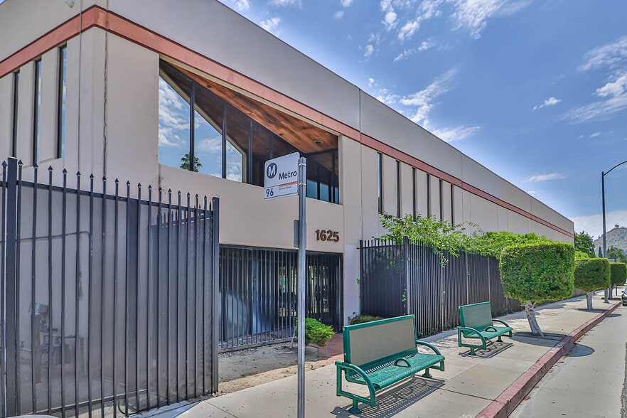 1625 Riverside Dr, Los Angeles, CA for lease - Building Photo - Image 1 of 15