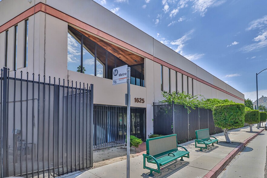 1625 Riverside Dr, Los Angeles, CA à louer - Photo principale - Image 1 de 15