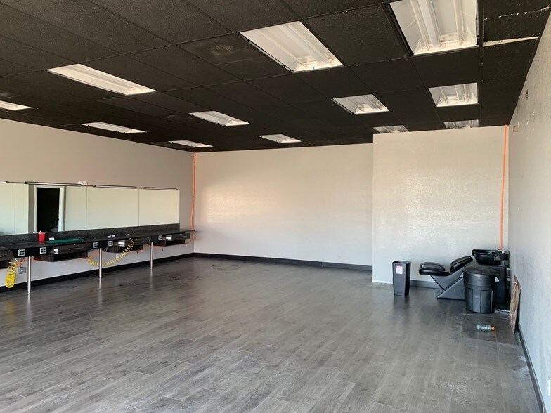 639 7th St, Imperial Beach, CA for lease - Interior Photo - Image 2 of 7