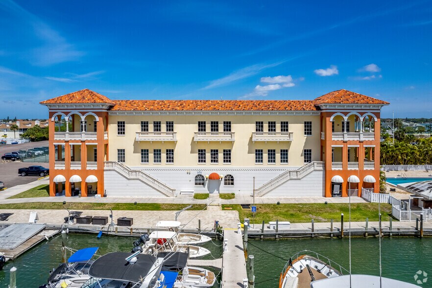 400 Treasure Island Cswy, Treasure Island, FL à louer - Photo du bâtiment - Image 2 de 10