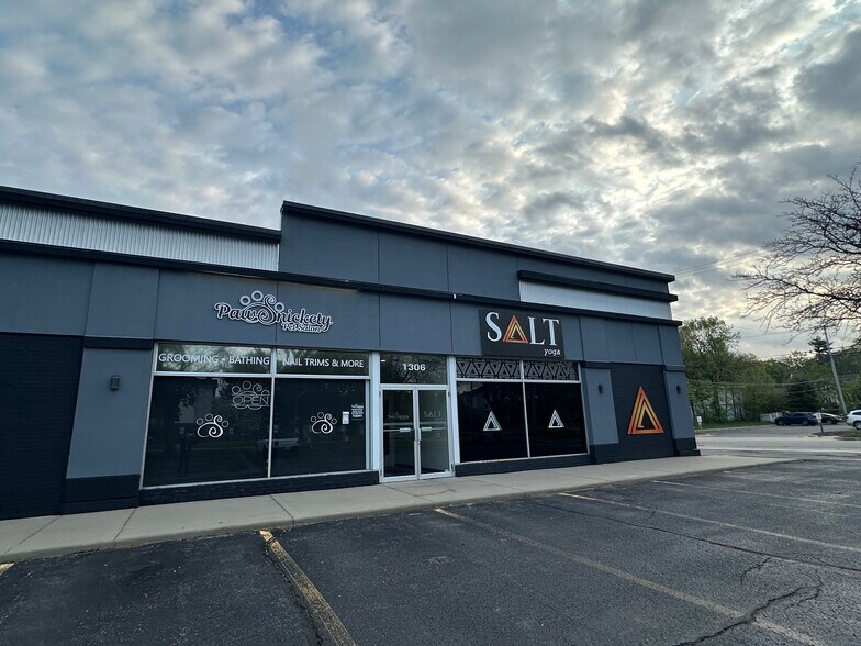 1306-1312 Michigan Ave, East Lansing, MI à louer - Photo du bâtiment - Image 2 de 3