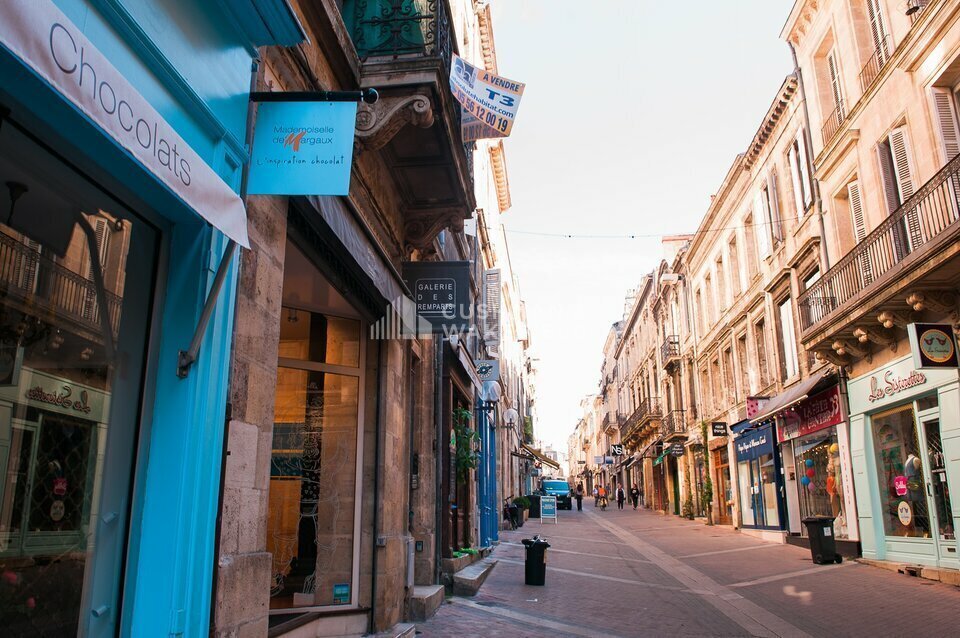 Retail in Bordeaux for lease Building Photo- Image 1 of 3