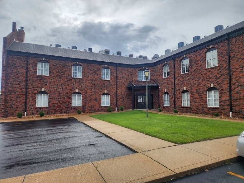 225 S Main St, O'Fallon, MO for lease - Building Photo - Image 2 of 7