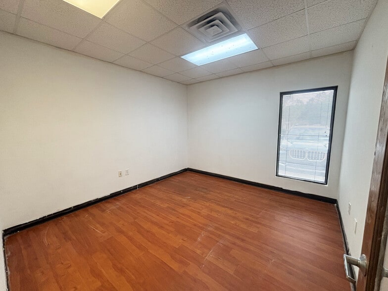 6220 Hacker Bend Ct, Winston-Salem, NC for lease - Building Photo - Image 3 of 7