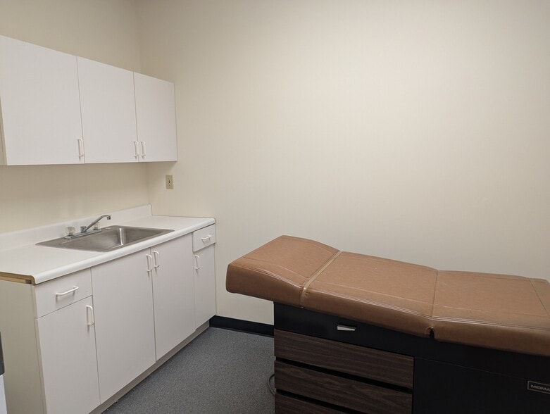 111-117 New Haven Ave, Derby, CT à louer - Photo du bâtiment - Image 3 de 16