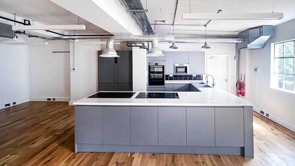 55A Yeldham Rd, Londres à louer - Photo du bâtiment - Image 3 de 8