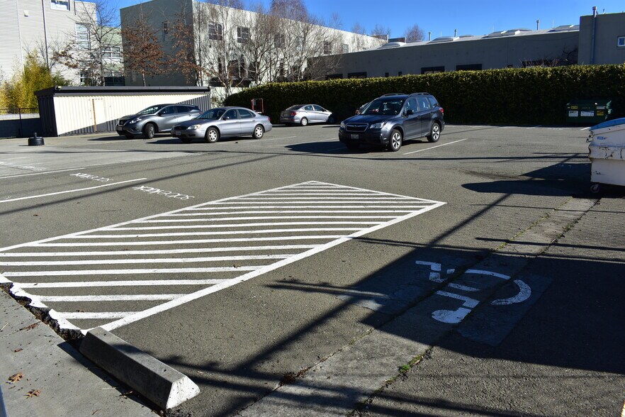 6460 Hollis St, Emeryville, CA à louer - Photo du bâtiment - Image 3 de 3