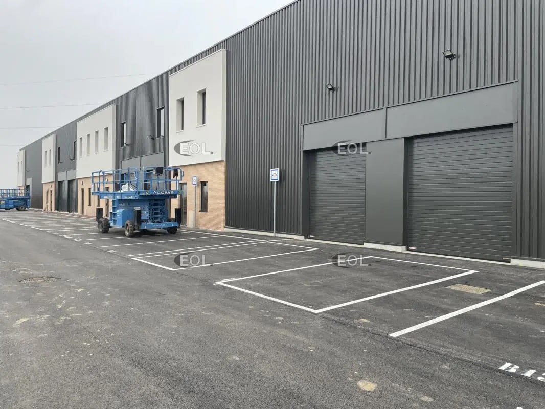 Flex in Persan for sale Building Photo- Image 1 of 6