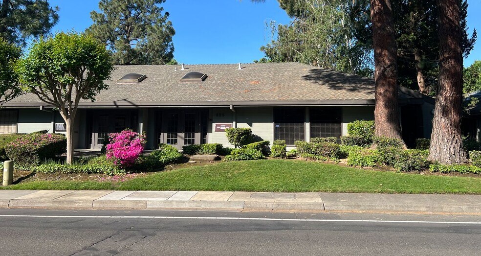 825 University Ave, Sacramento, CA à louer - Photo principale - Image 1 de 3
