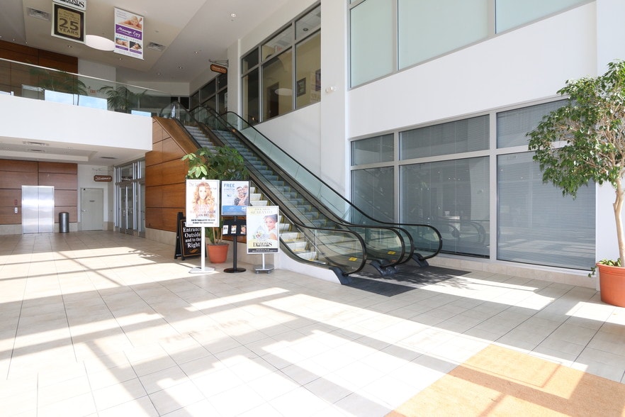 7727-7865 Kenwood Rd, Cincinnati, OH for lease - Interior Photo - Image 1 of 9