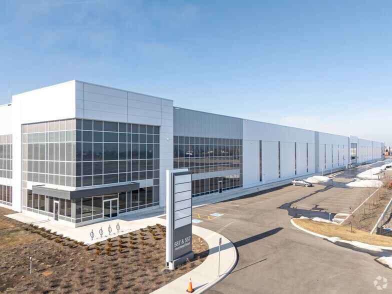 557 Avonhead Rd, Mississauga, ON à louer - Photo principale - Image 1 de 3