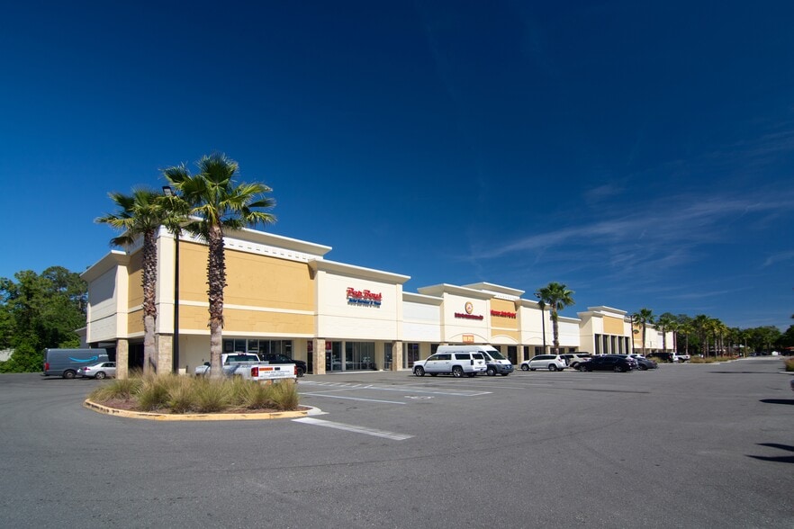2200 W International Speedway Blvd, Daytona Beach, FL for lease - Building Photo - Image 1 of 23