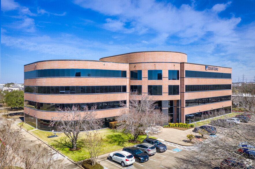 12946 Dairy Ashford Rd, Sugar Land, TX for lease - Building Photo - Image 1 of 6