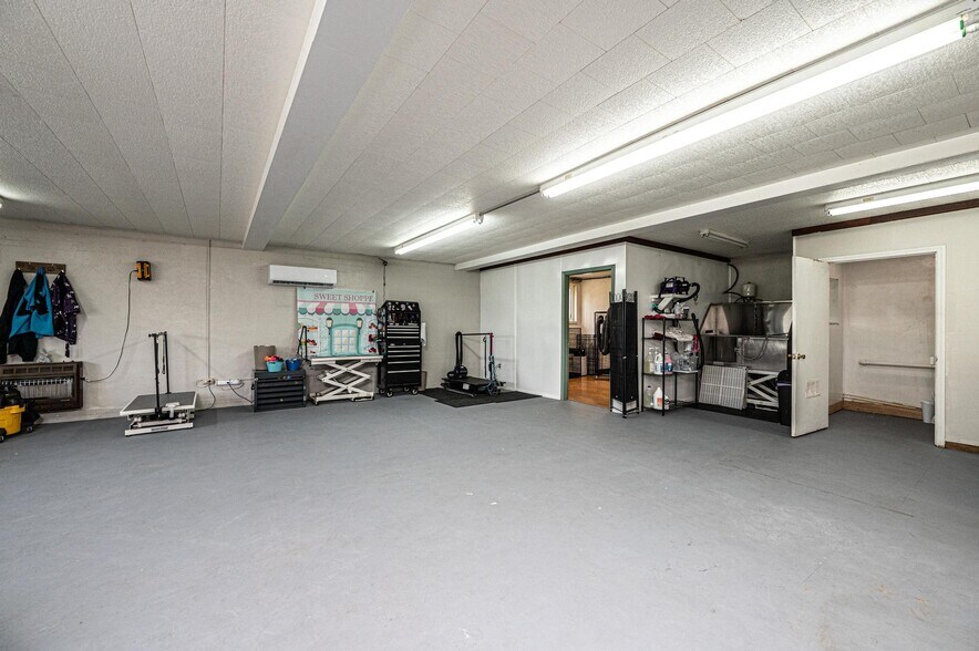 304 Virginia St SW, Lenoir, NC à vendre - Photo du bâtiment - Image 2 de 40