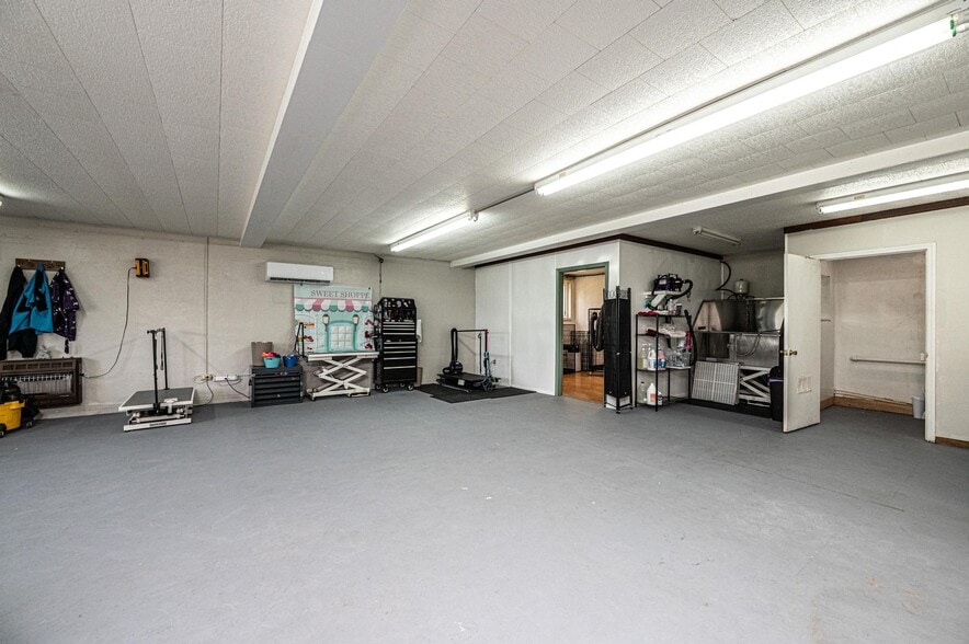 304 Virginia St SW, Lenoir, NC à vendre - Photo du bâtiment - Image 2 de 40