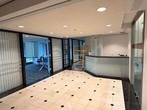 5811 Cooney Rd, Richmond, BC à louer Photo intérieure- Image 1 de 5