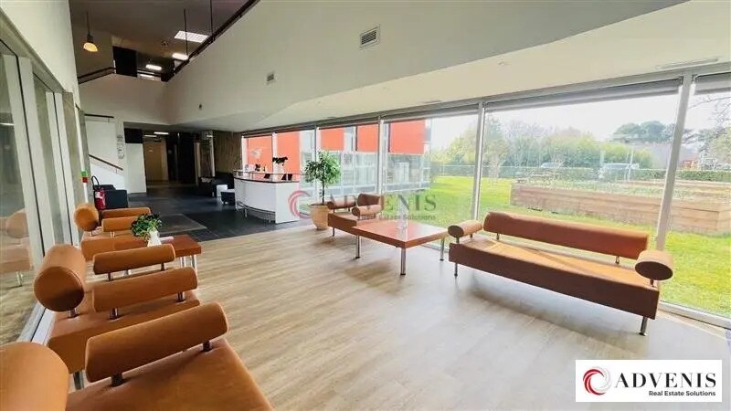 Bureau dans Canéjan à louer - Photo du bâtiment - Image 2 de 12