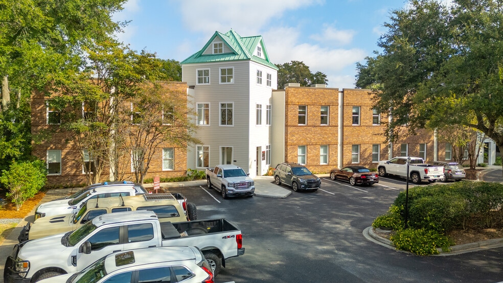 268 W Coleman Blvd, Mount Pleasant, SC for sale - Building Photo - Image 2 of 6