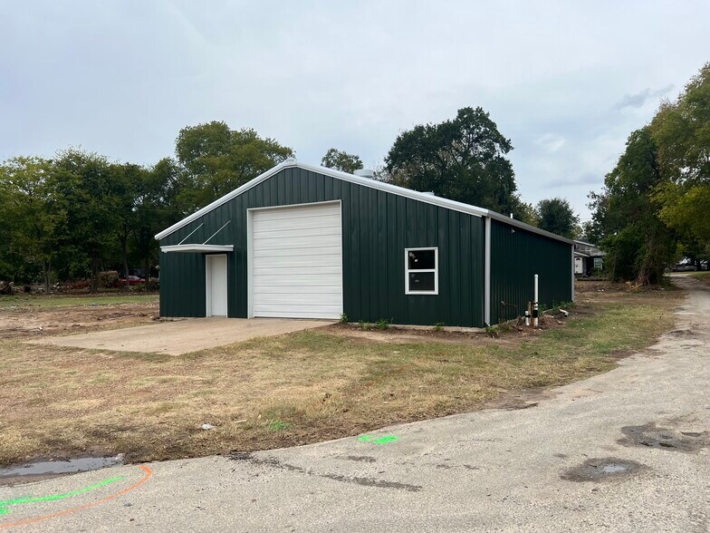 304 W Tyler St, Athens, TX à vendre - Photo du bâtiment - Image 3 de 5