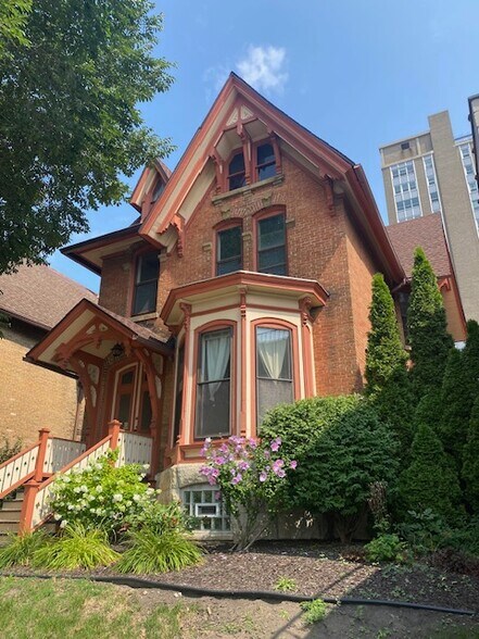 East Side of Milwaukee Portfolio portefeuille de 5 propriétés à vendre sur LoopNet.ca - Photo du bâtiment - Image 2 de 19