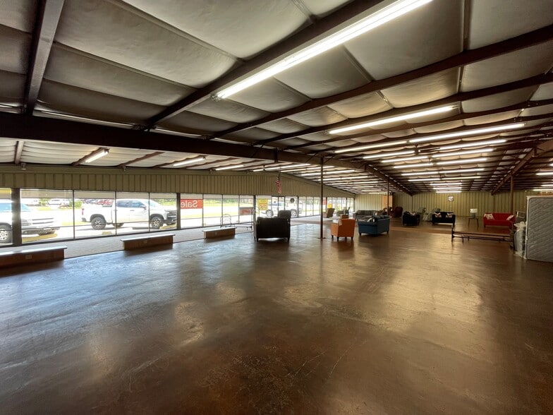 3046 W Gentry Pky, Tyler, TX for sale - Interior Photo - Image 3 of 11