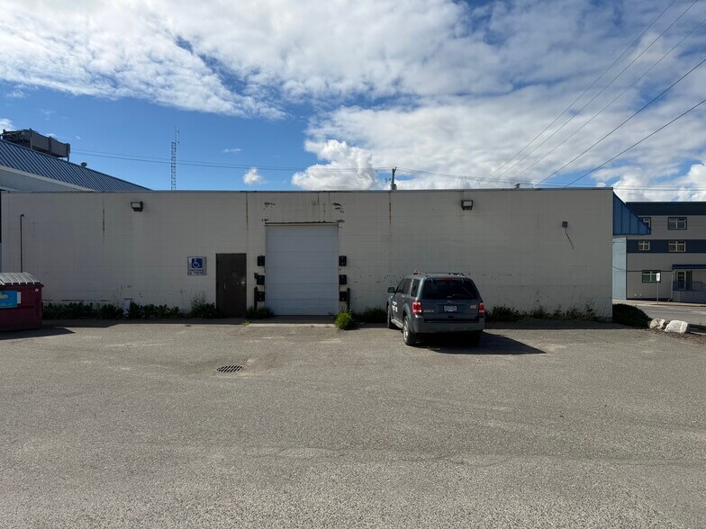 3210 Clinton St, Terrace, BC à vendre - Photo du bâtiment - Image 3 de 7