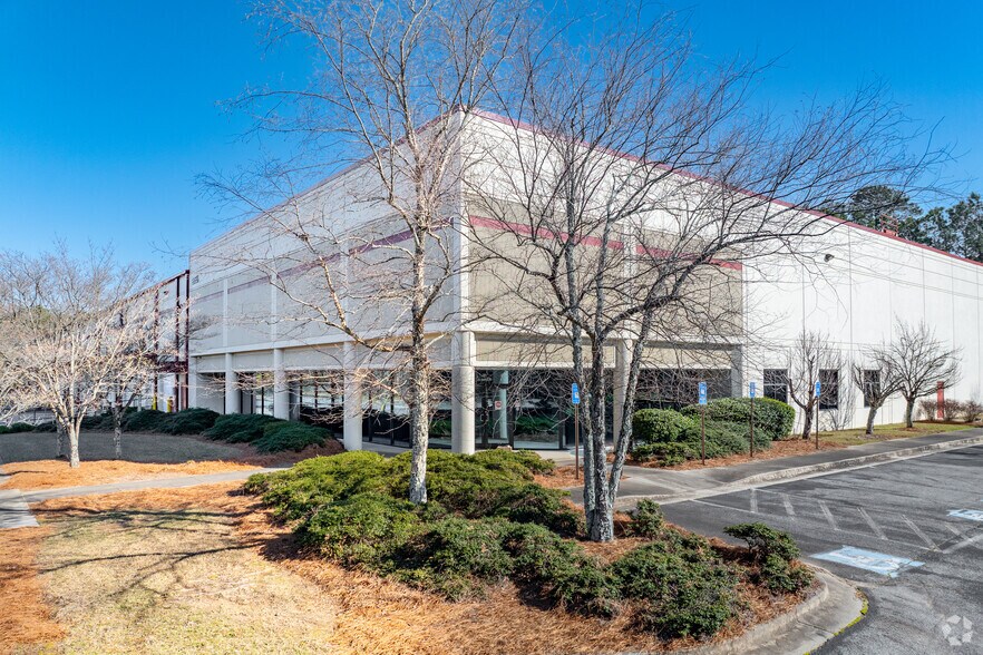 2855 N Berkeley Lake Rd NW, Duluth, GA à louer - Photo du bâtiment - Image 2 de 14