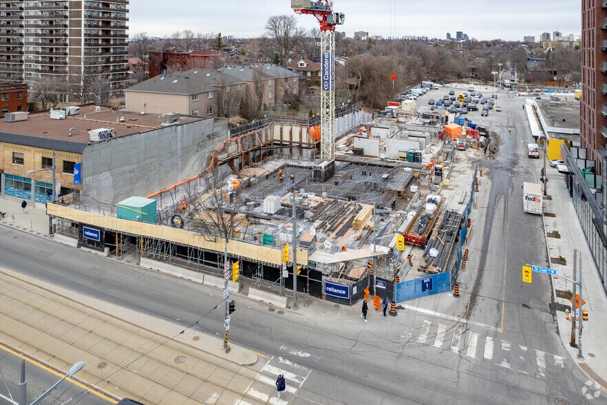 908 Saint Clair Ave, Toronto, ON à louer - Photo du bâtiment - Image 2 de 2