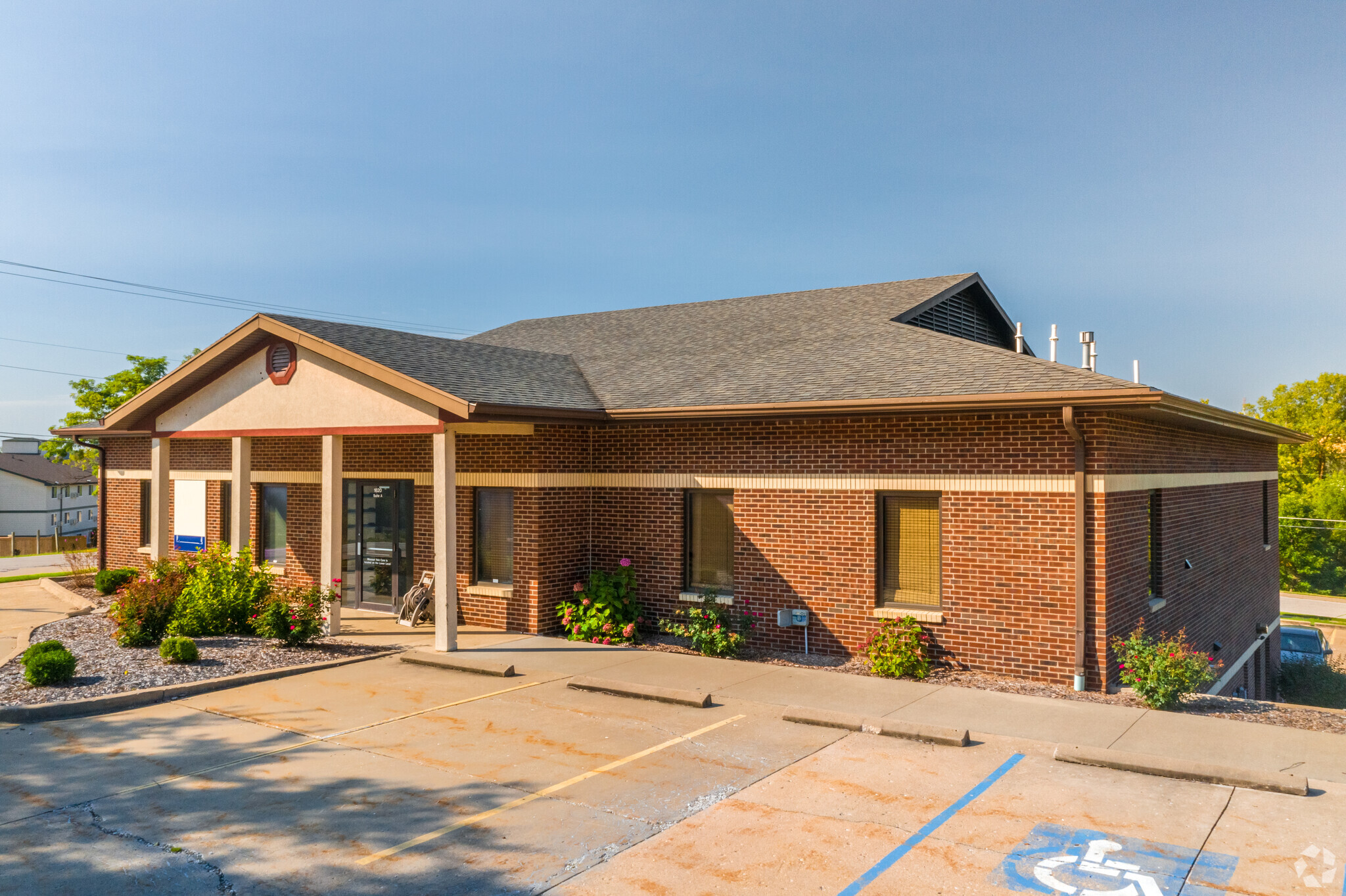 1620 Southridge Dr, Jefferson City, MO for lease Building Photo- Image 1 of 13