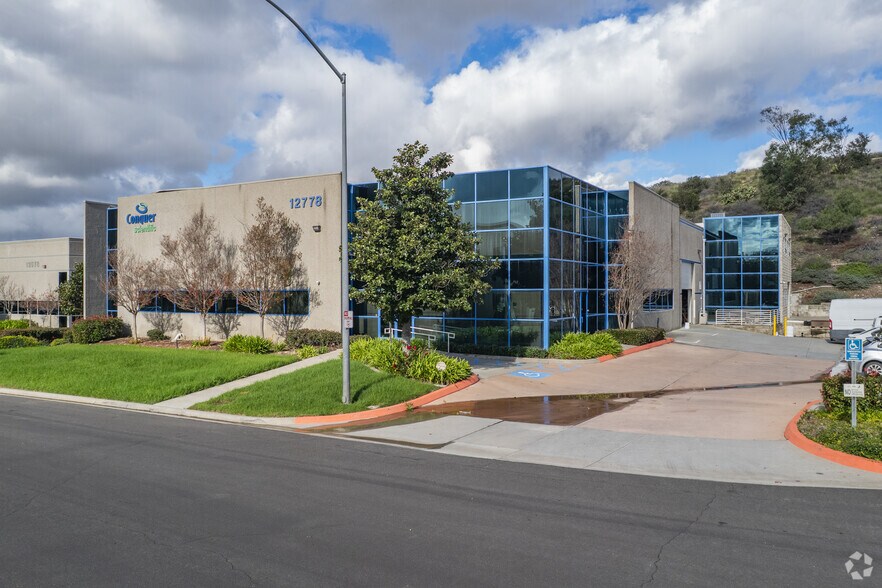 12778 Brookprinter Pl, Poway, CA à louer - Photo du bâtiment - Image 2 de 4
